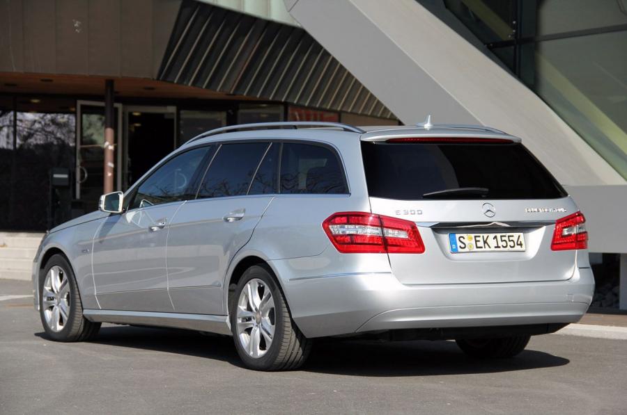  Mercedes-Benz E300 BlueTEC Hybrid 2012 года  (фото 19 из 60)